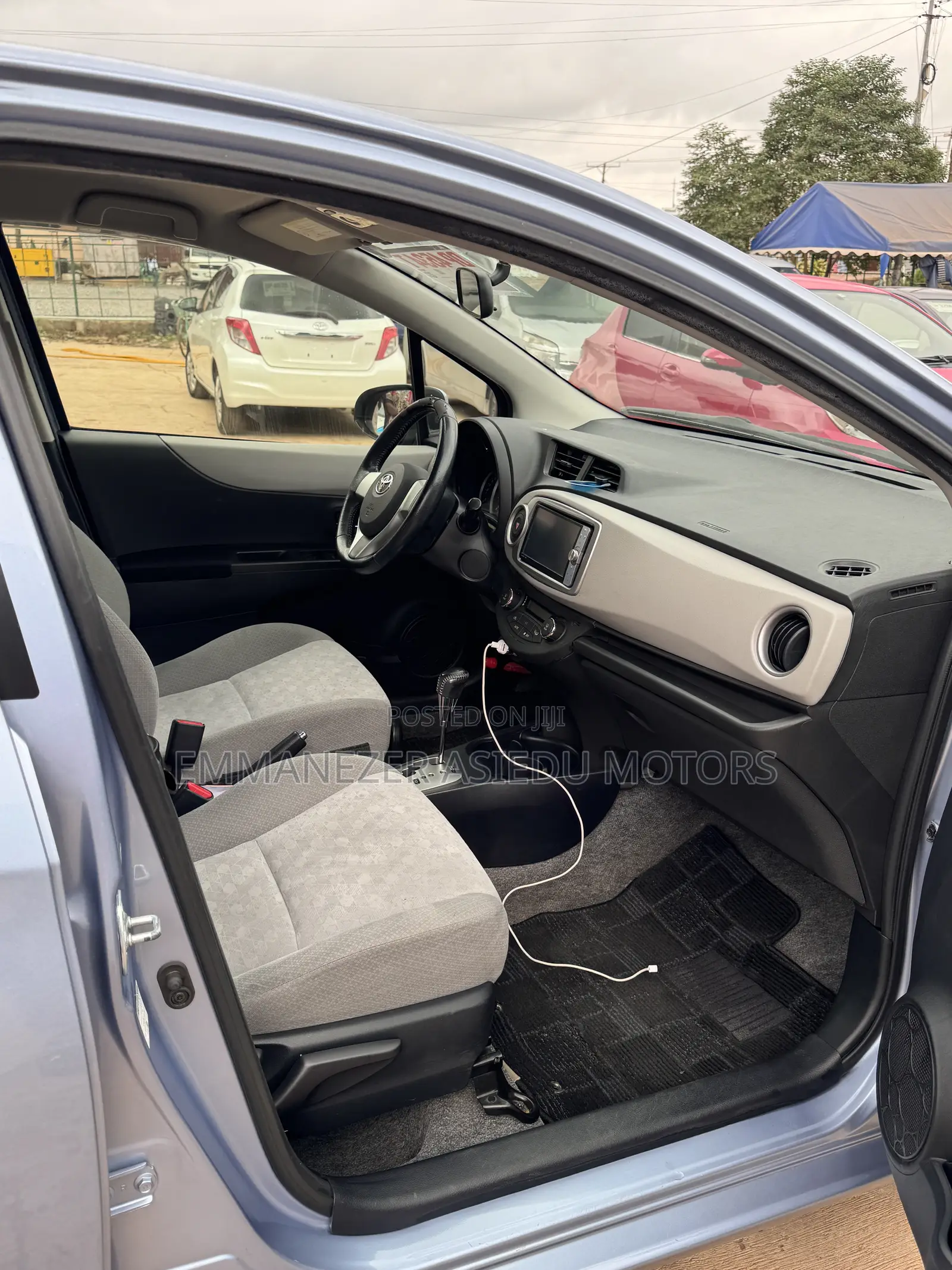 Toyota Vitz 1.3 FWD 5dr 2012 Blue