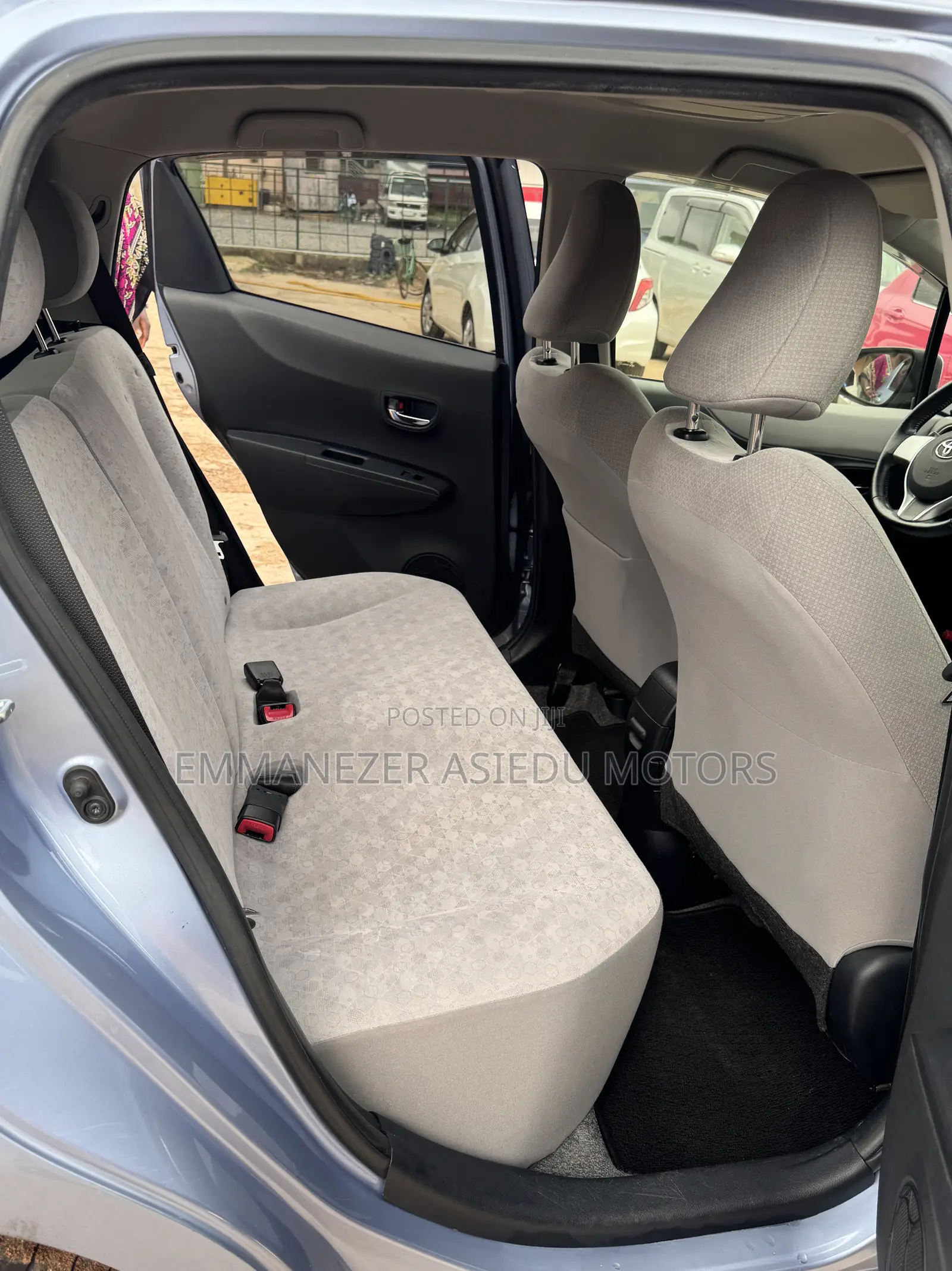 Toyota Vitz 1.3 FWD 5dr 2012 Blue