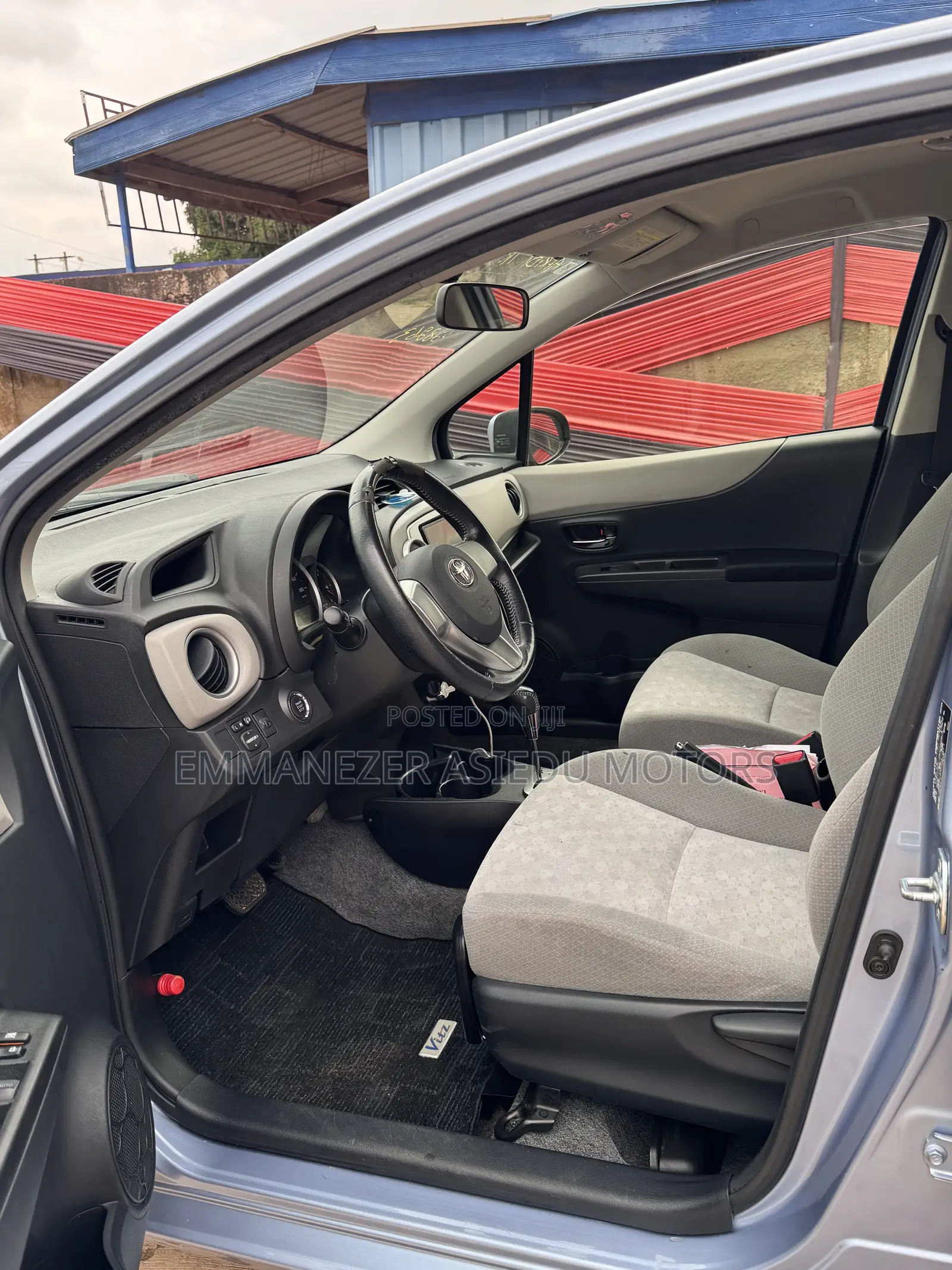 Toyota Vitz 1.3 FWD 5dr 2012 Blue
