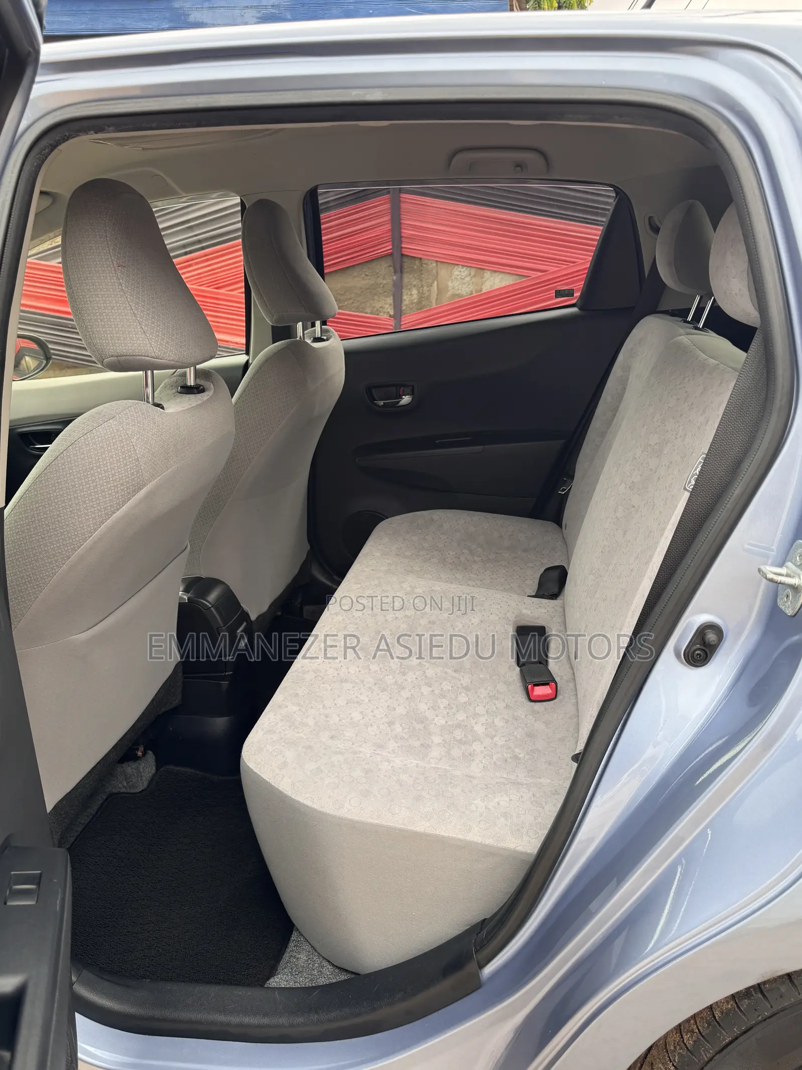 Toyota Vitz 1.3 FWD 5dr 2012 Blue