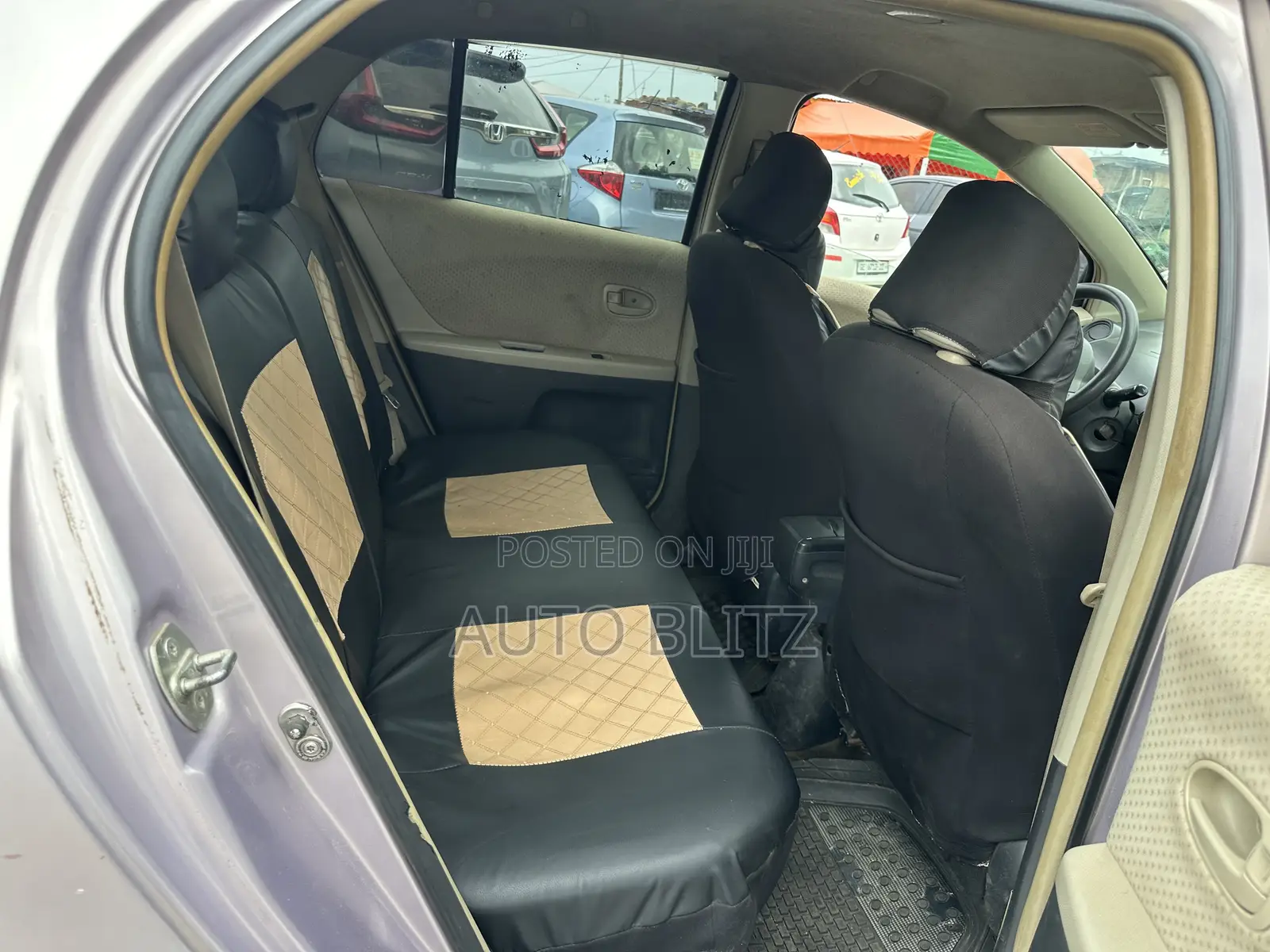 Toyota Vitz 2009 Silver