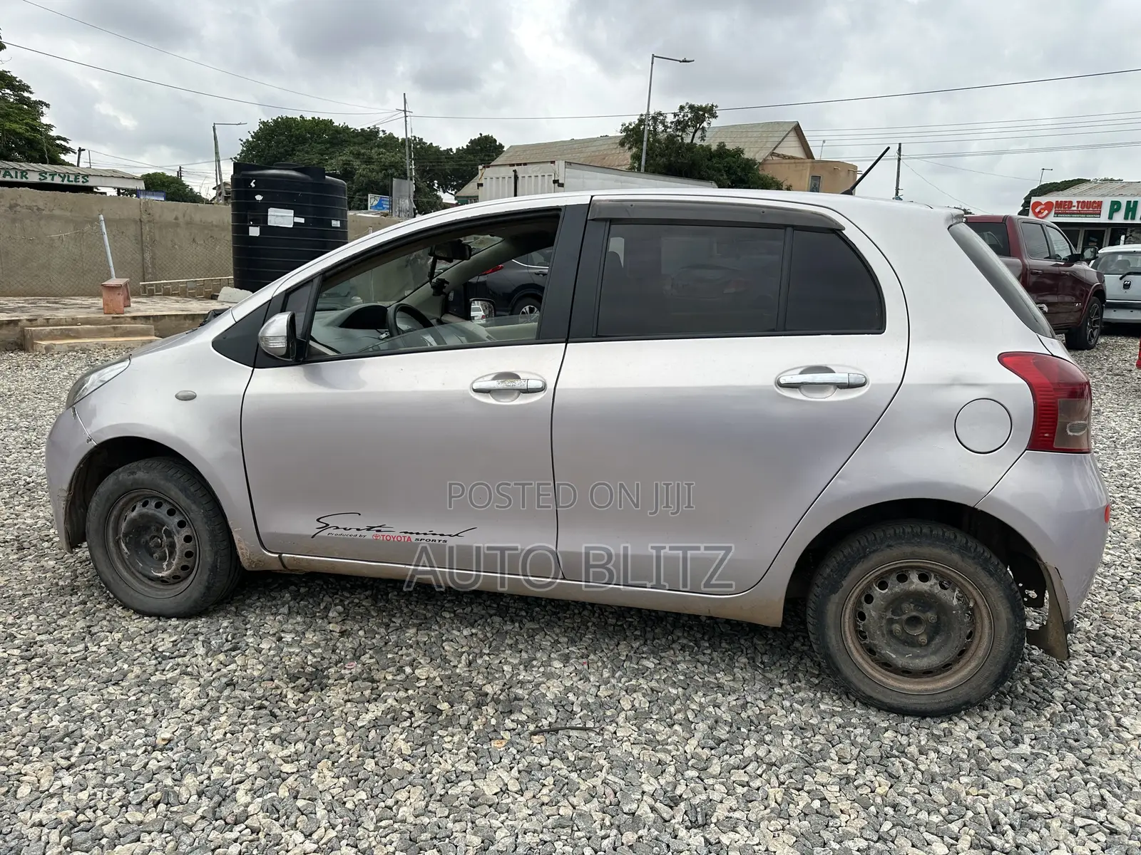 Toyota Vitz 2009 Silver