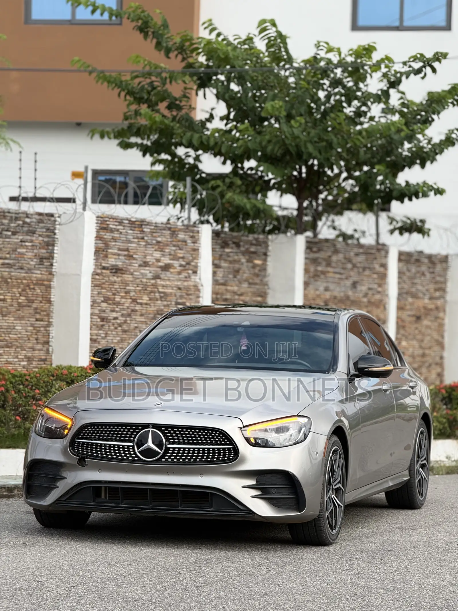 Mercedes-Benz E350 2023 Gold