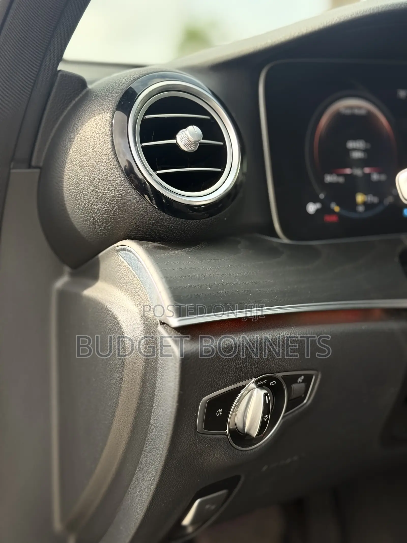 Mercedes-Benz E350 2023 Gold