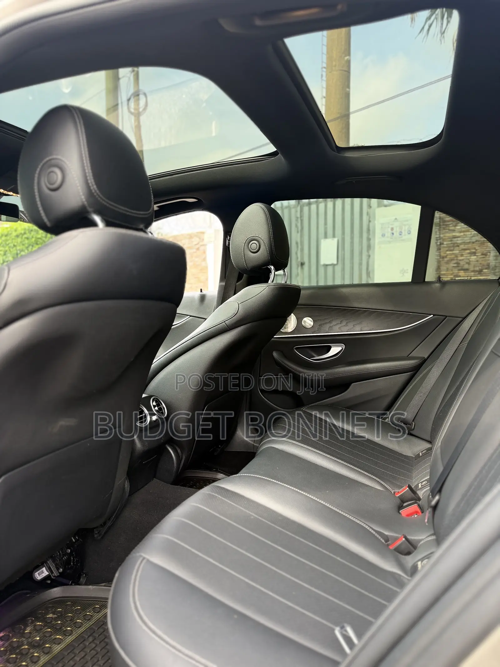 Mercedes-Benz E350 2023 Gold