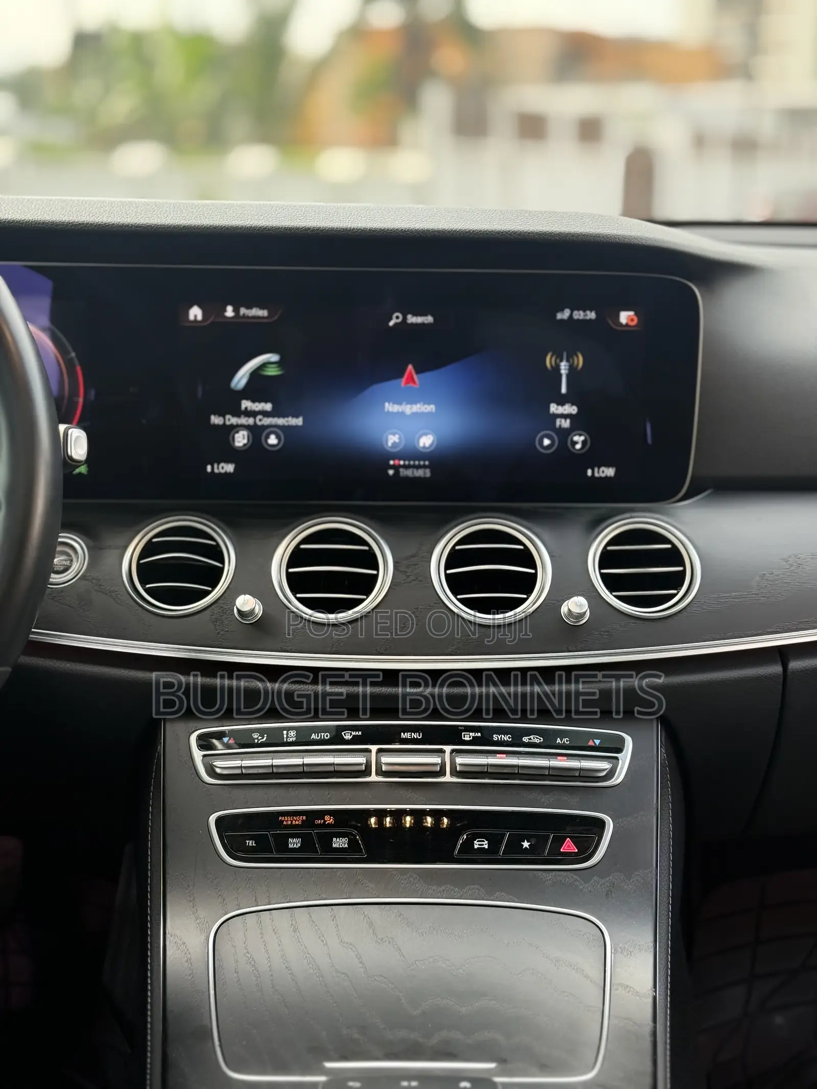 Mercedes-Benz E350 2023 Gold