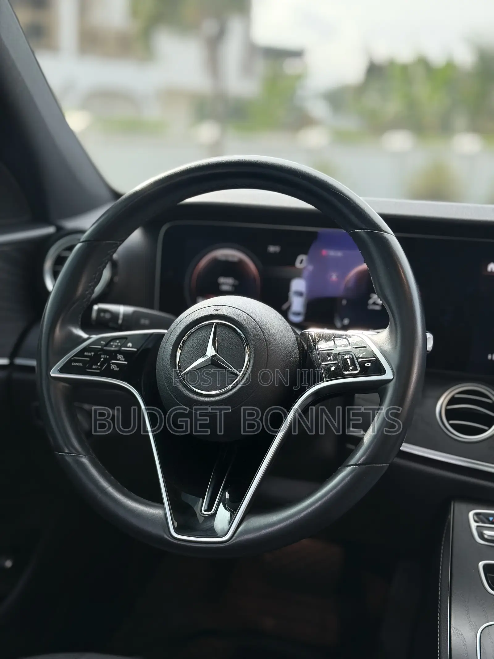 Mercedes-Benz E350 2023 Gold