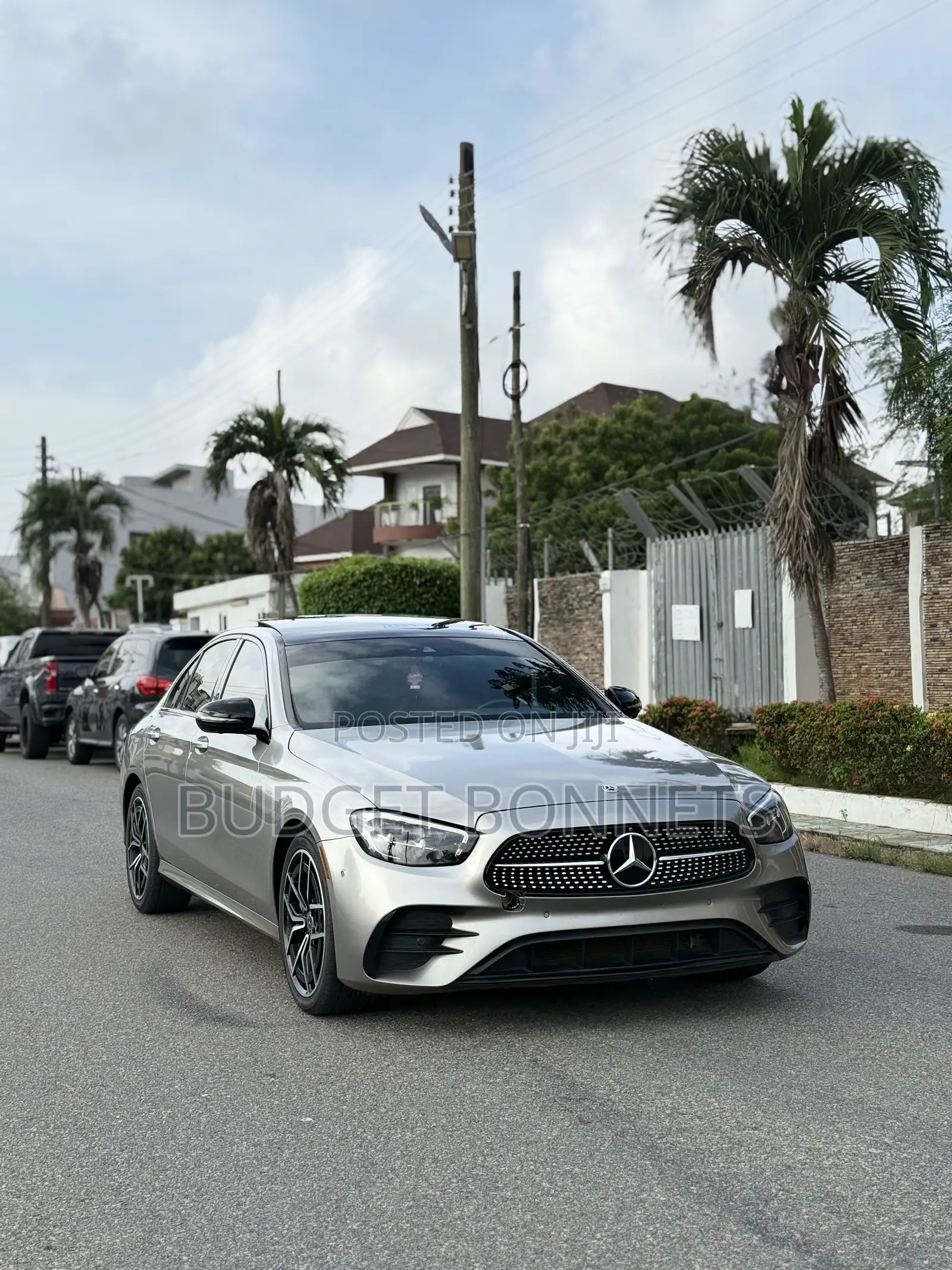 Mercedes-Benz E350 2023 Gold