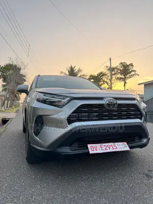 Toyota RAV4 2023 Silver