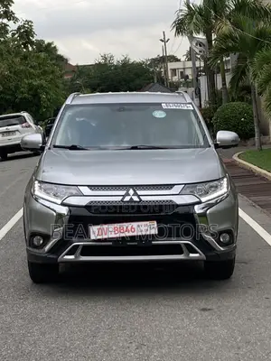 Mitsubishi Outlander SEL AWC 2019 Silver