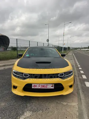 Dodge Charger SRT Hellcat RWD 2017 Yellow