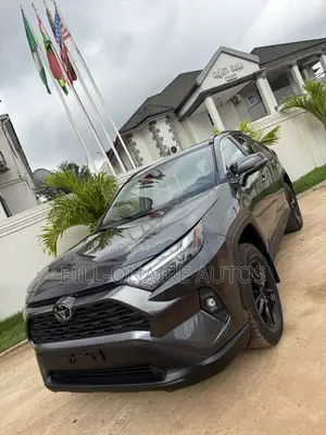 Toyota RAV4 XLE Premium 2025 Gray
