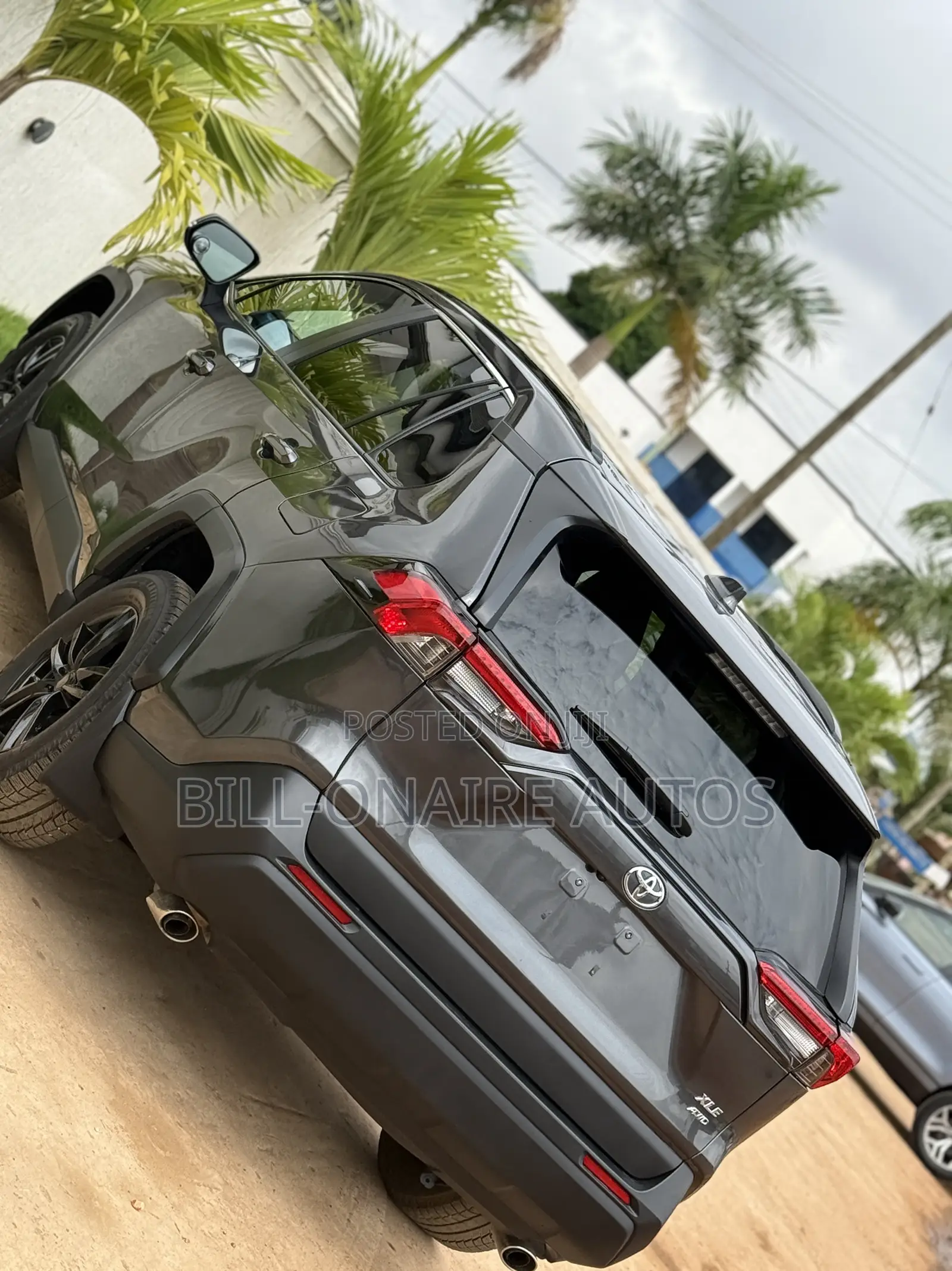 Toyota RAV4 XLE Premium 2025 Gray