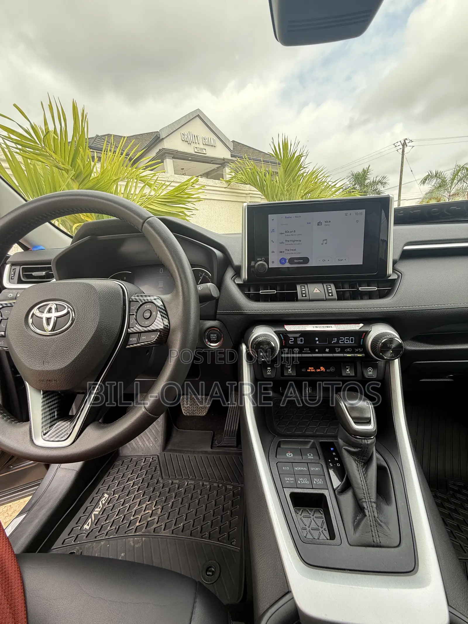 Toyota RAV4 XLE Premium 2025 Gray