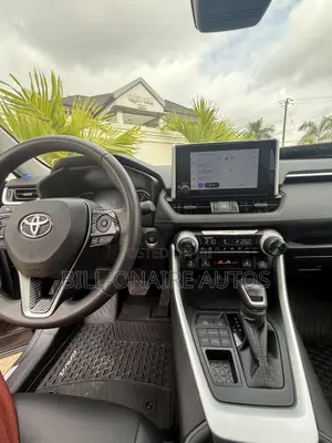 Toyota RAV4 XLE Premium 2025 Gray