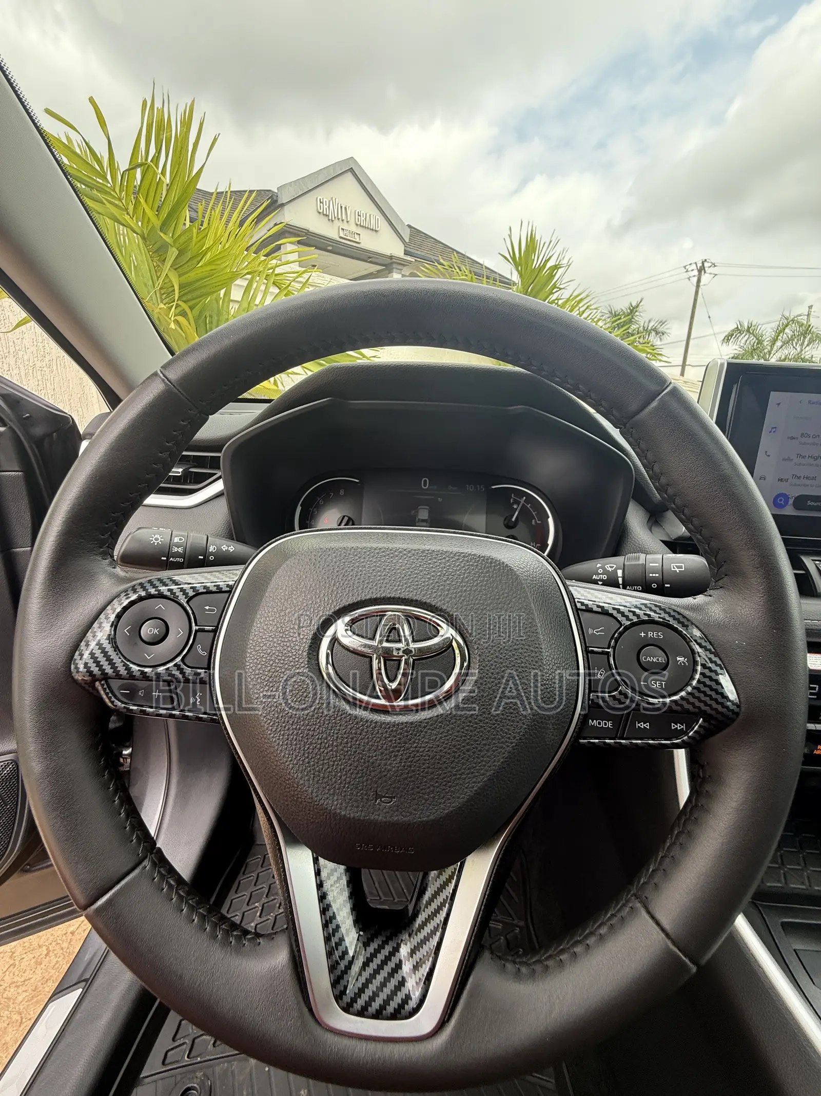 Toyota RAV4 XLE Premium 2025 Gray