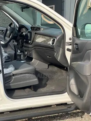 New Nissan Pick-Up 2025 White