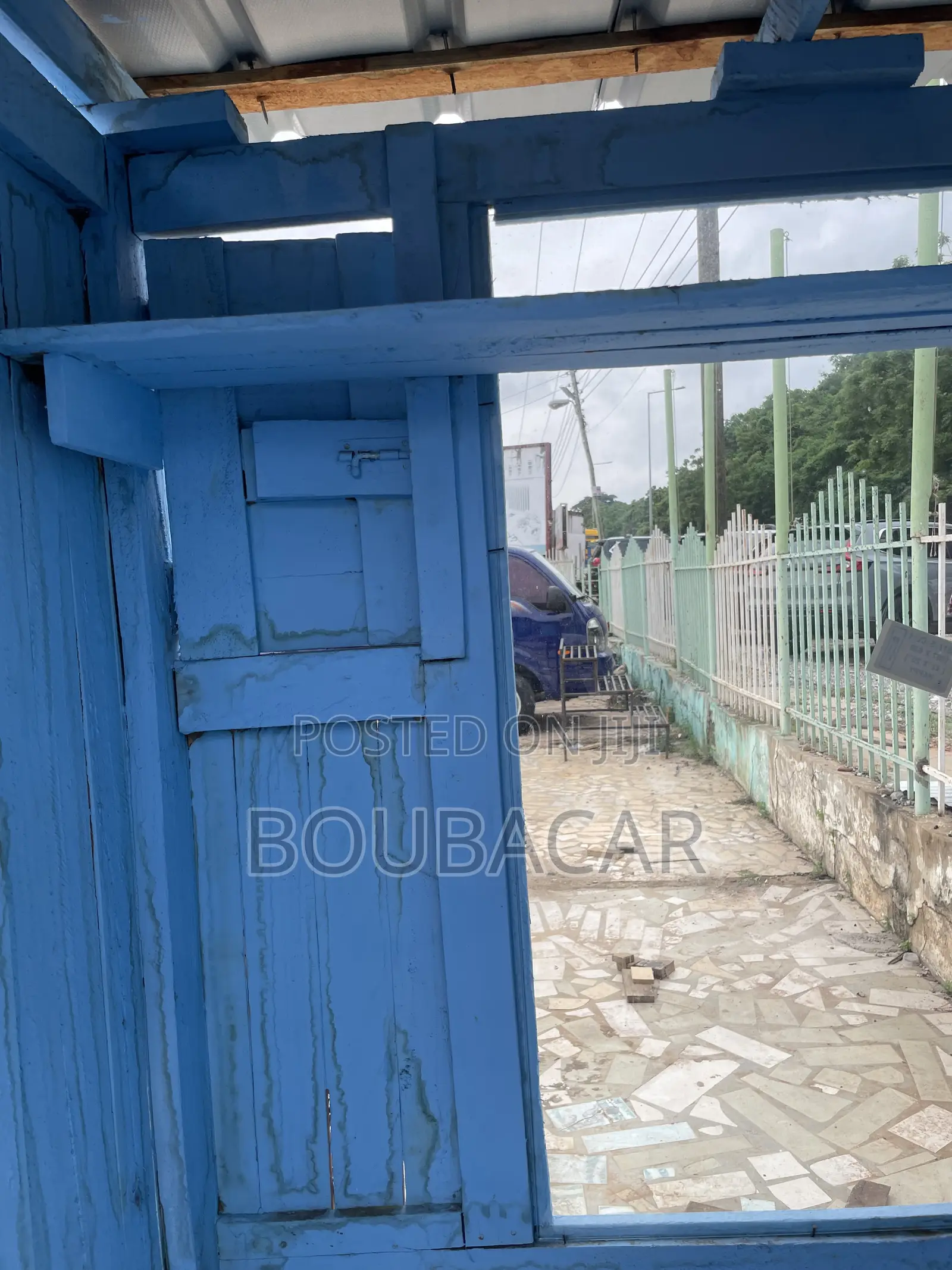 Wooden Commercial Kiosk / Food Joint Container With Glass Window⁠