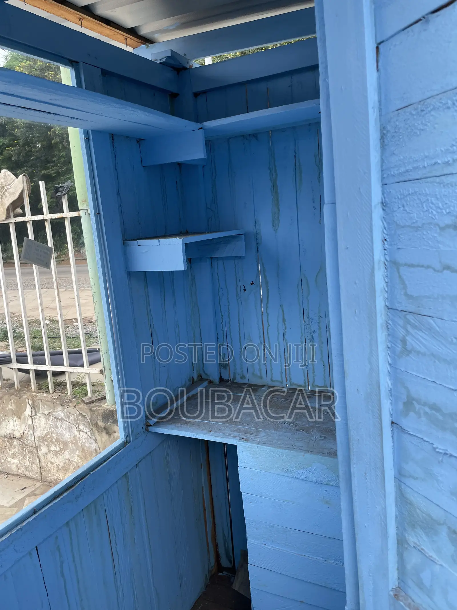 Wooden Commercial Kiosk / Food Joint Container With Glass Window⁠