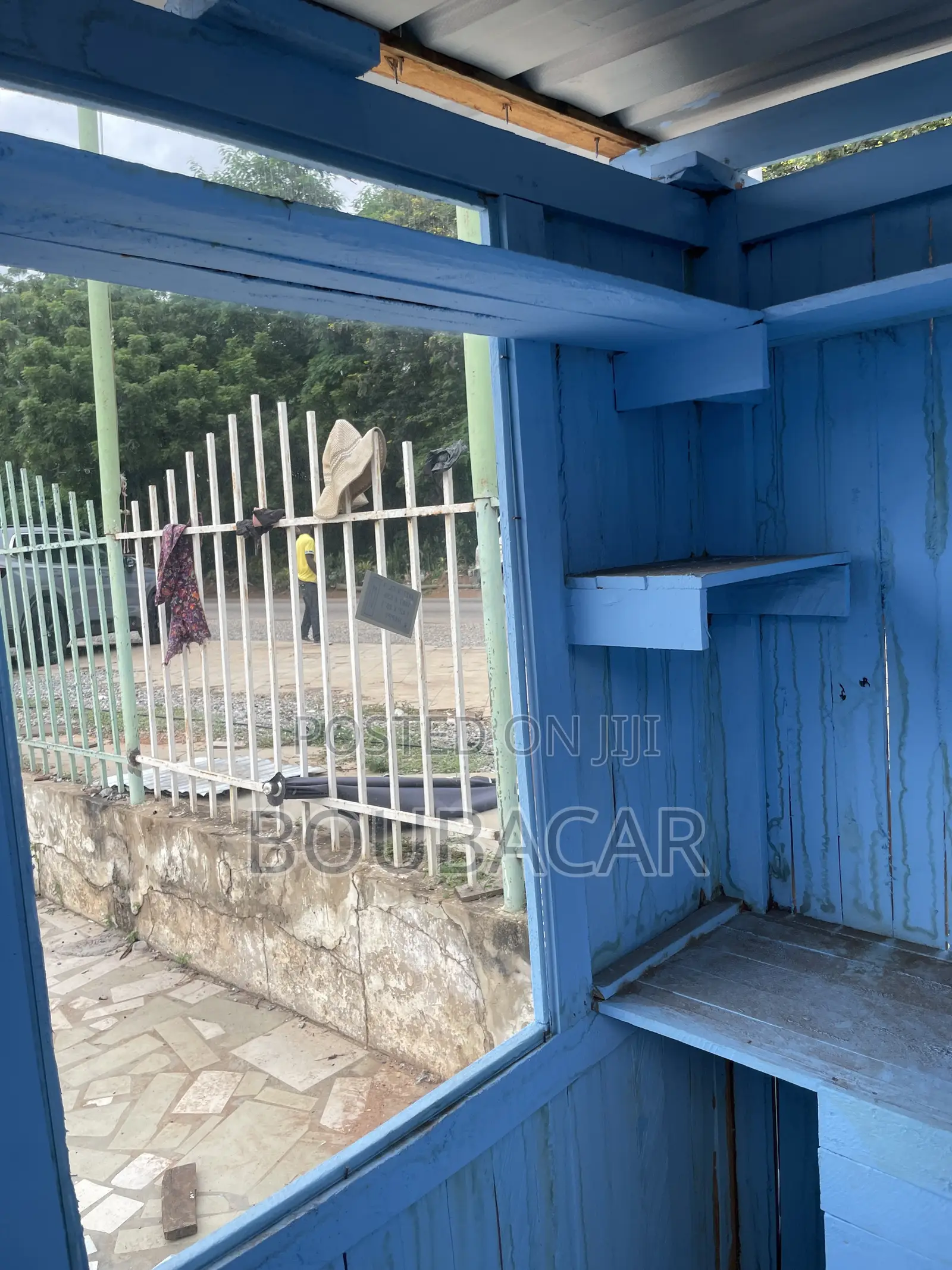 Wooden Commercial Kiosk / Food Joint Container With Glass Window⁠