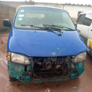 Toyota HiAce 2010 Red