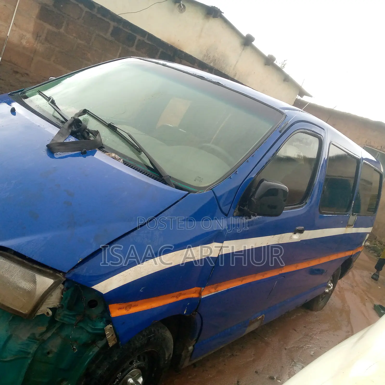 Toyota HiAce 2010 Red