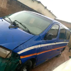 Toyota HiAce 2010 Red