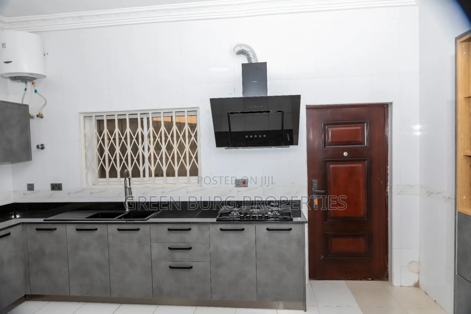 4bdrm Townhouse / Terrace in Cantonments for rent