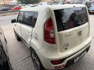 Kia Soul 4dr Wagon (1.6L 4cyl 6A) 2015