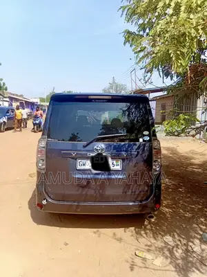 Toyota Voxy 2016 Blue