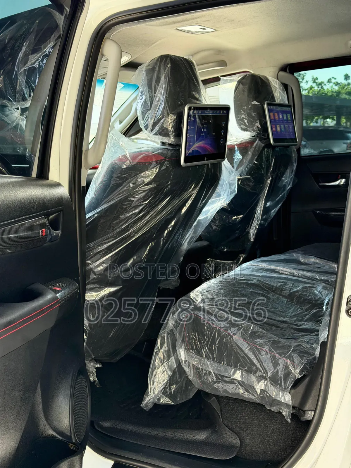 Toyota Hilux 2023 White