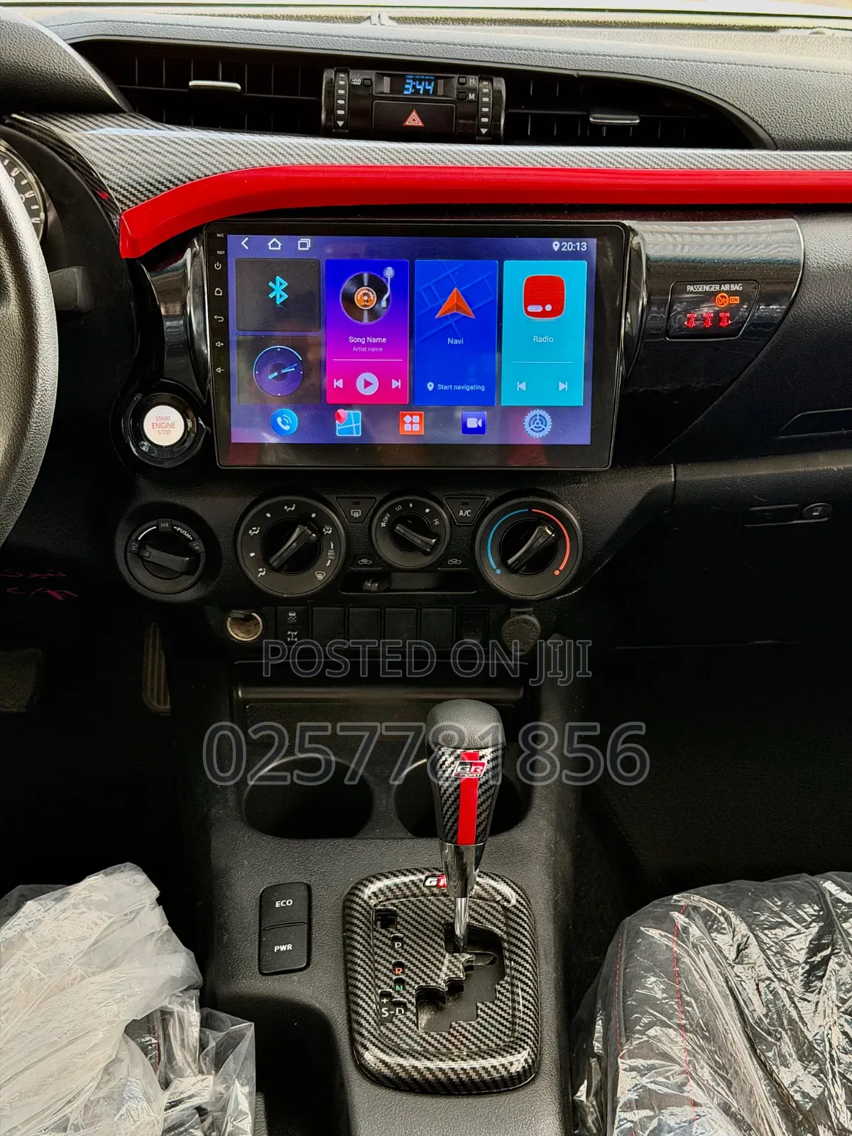 Toyota Hilux 2023 White