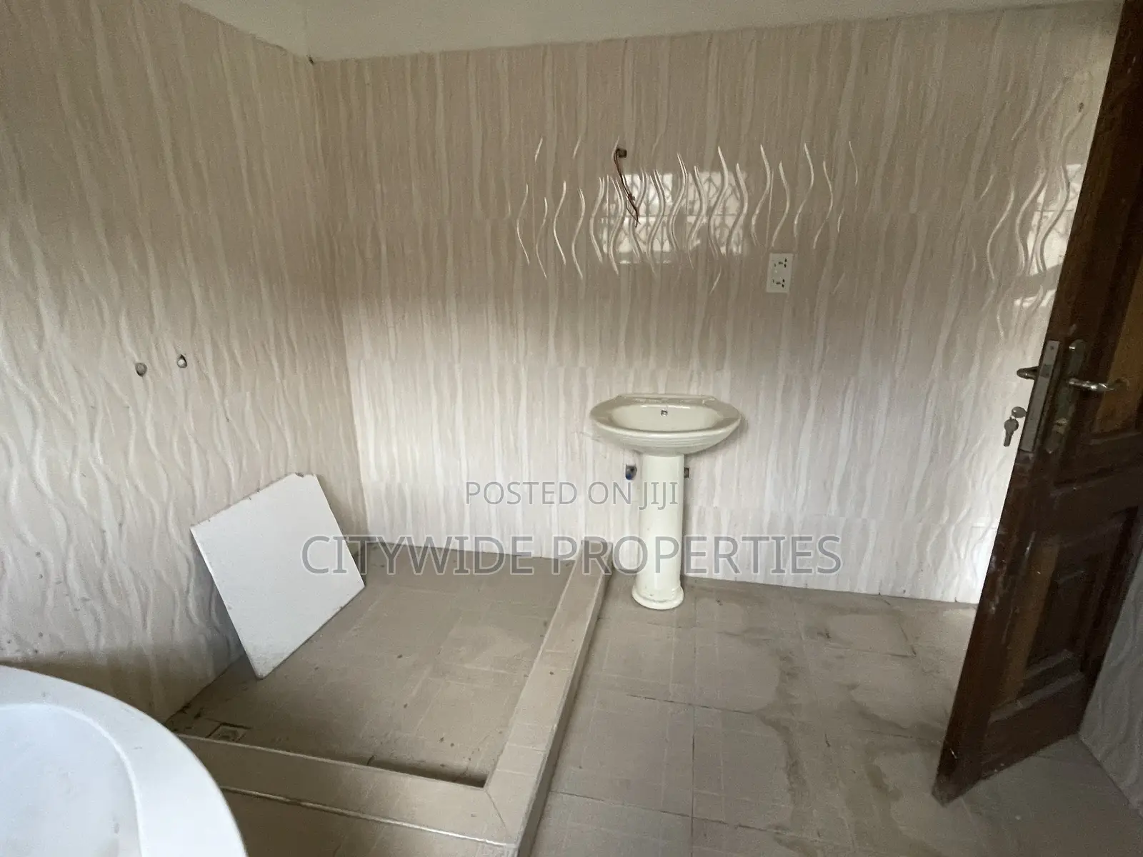 Furnished 5bdrm House in Ayi Mensah, Ga East Municipal for sale