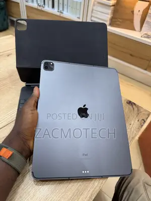 Apple iPad Pro 12.9 (2022) 256 GB Gray