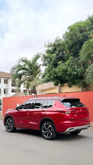 Mitsubishi Outlander SE Launch Edition 2022 Red