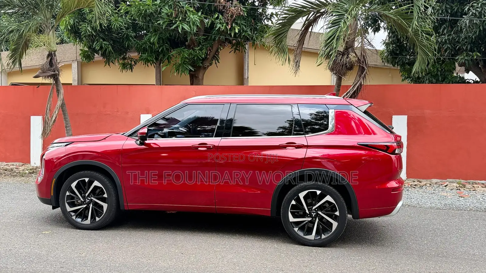 Mitsubishi Outlander SE Launch Edition 2022 Red