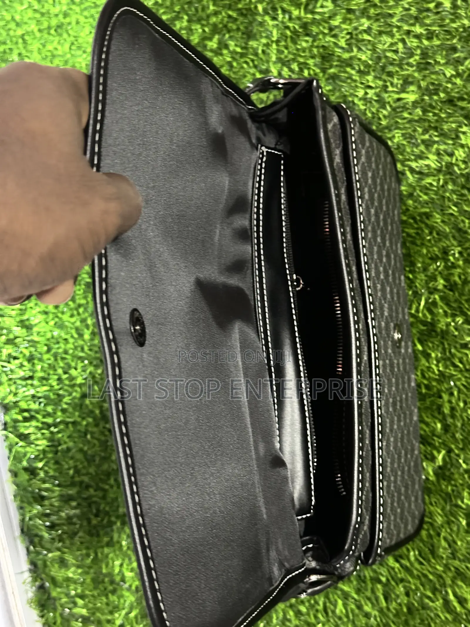 Quality and Quality Classic Side Bag