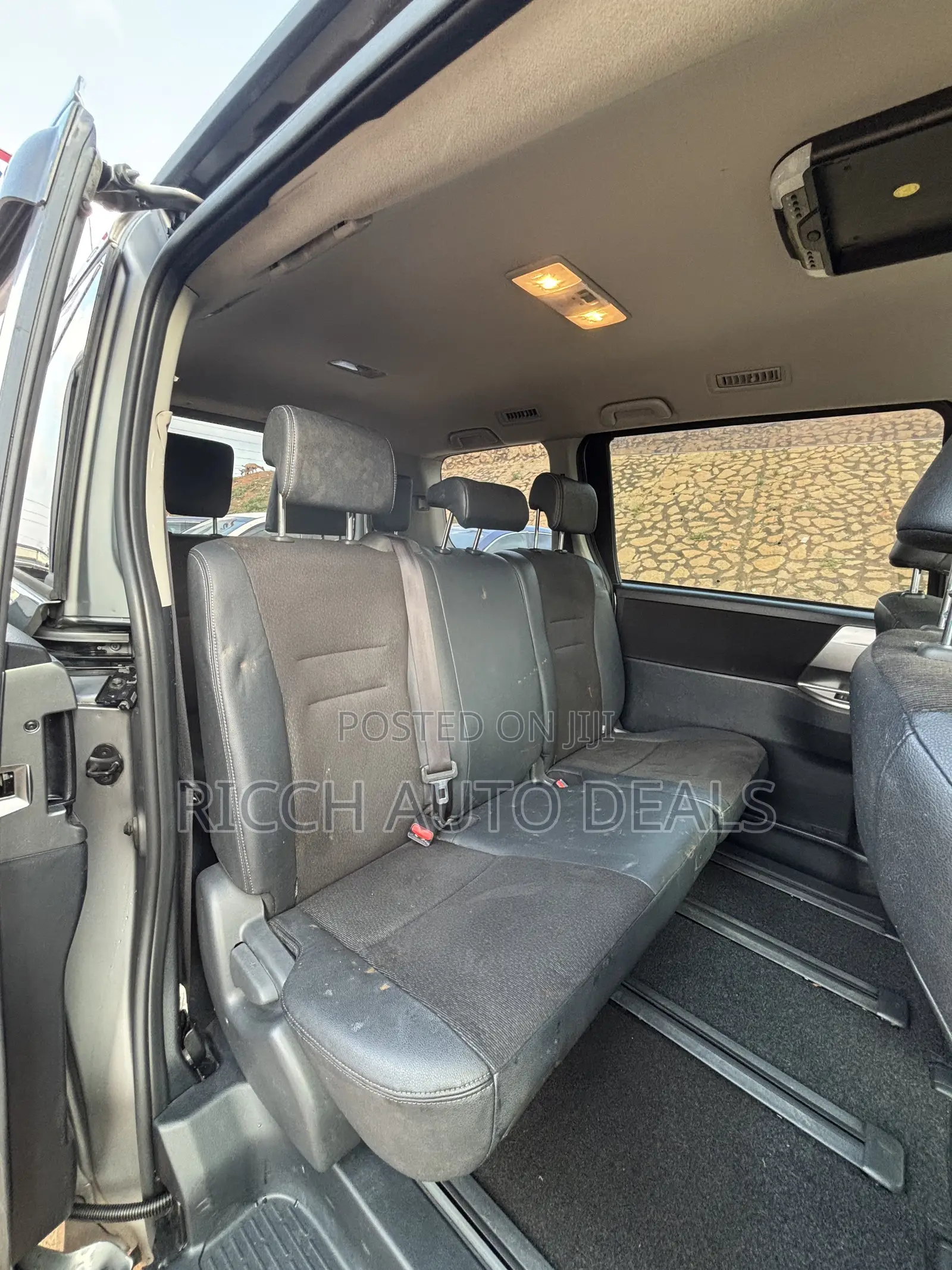 Toyota Voxy 2012
