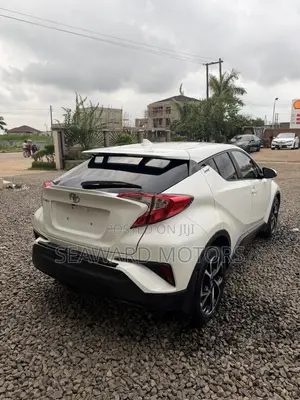 Toyota C-HR XLE Prermium FWD (2.0L 4cyl 2AM) 2018 White