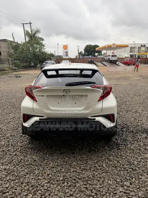 Toyota C-HR XLE Prermium FWD (2.0L 4cyl 2AM) 2018 White