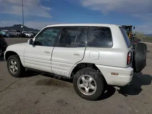 Toyota RAV4 Automatic 2000 White