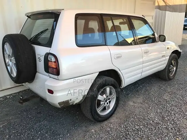 Toyota RAV4 Automatic 2000 White