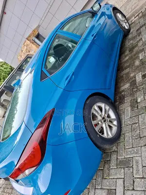 Hyundai Elantra Limited Sedan FWD (1.8L 4cyl 6A) 2016 Blue