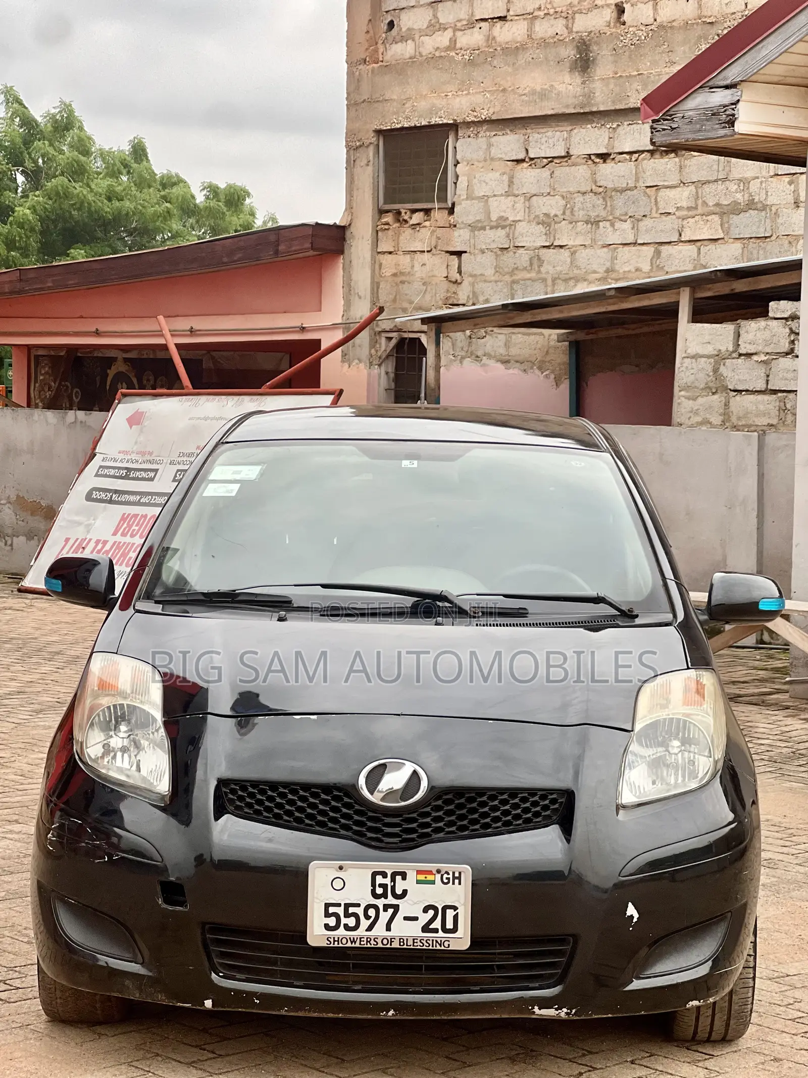 Toyota Vitz 2010 Black