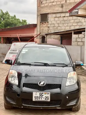Toyota Vitz 2010 Black