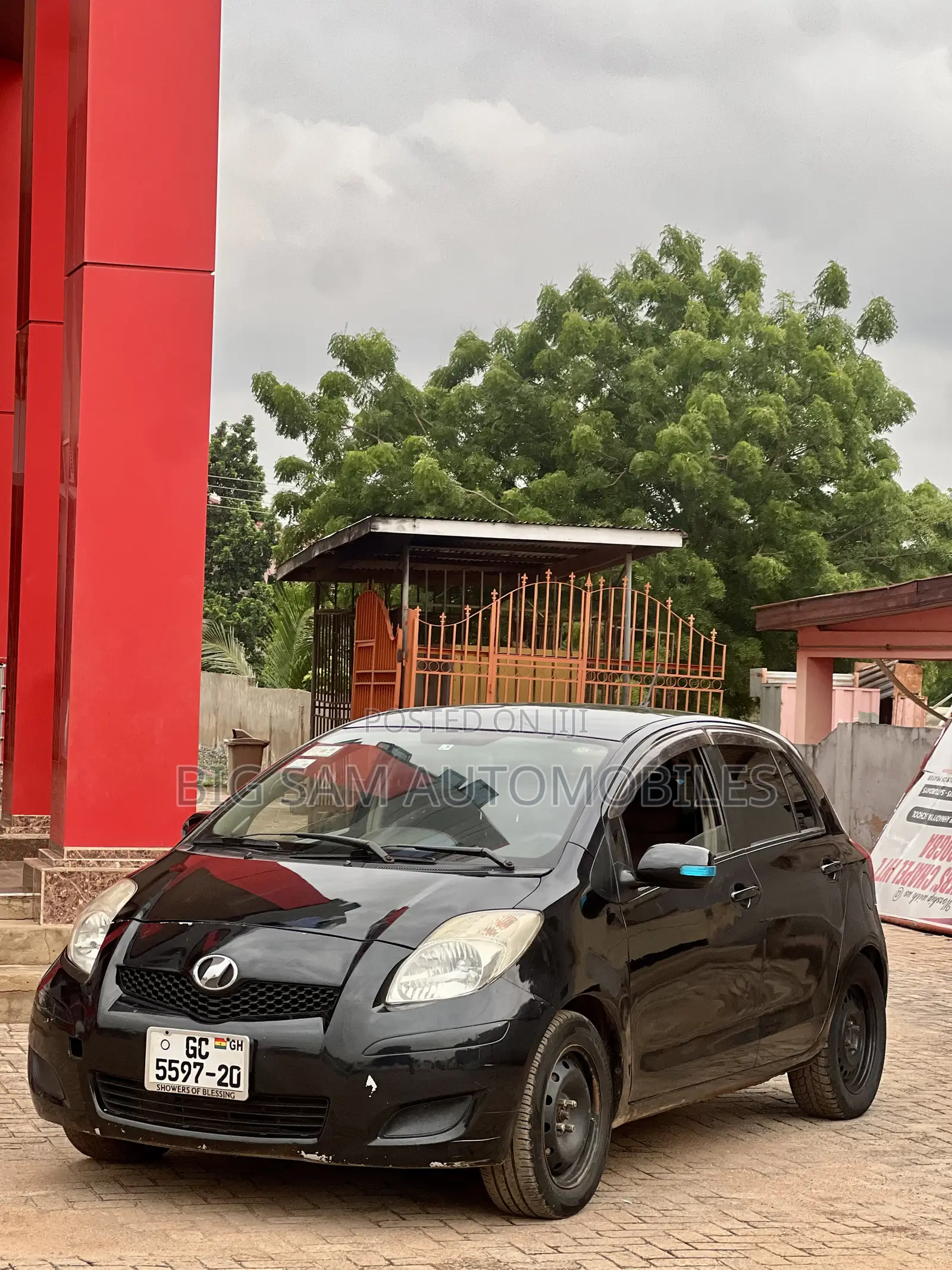 Toyota Vitz 2010 Black