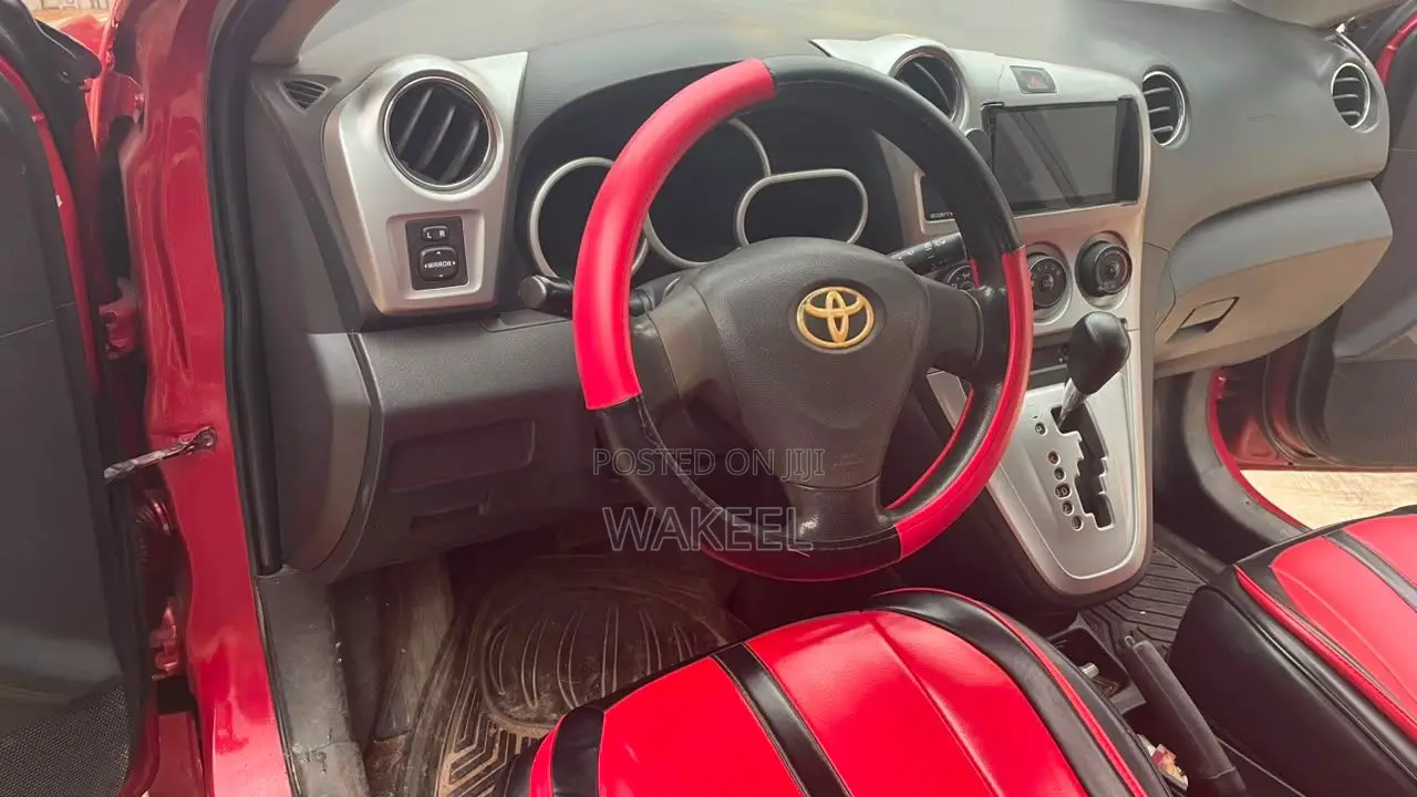 Toyota Matrix Hatchback FWD (1.8L 4cyl 5M) 2010 Red