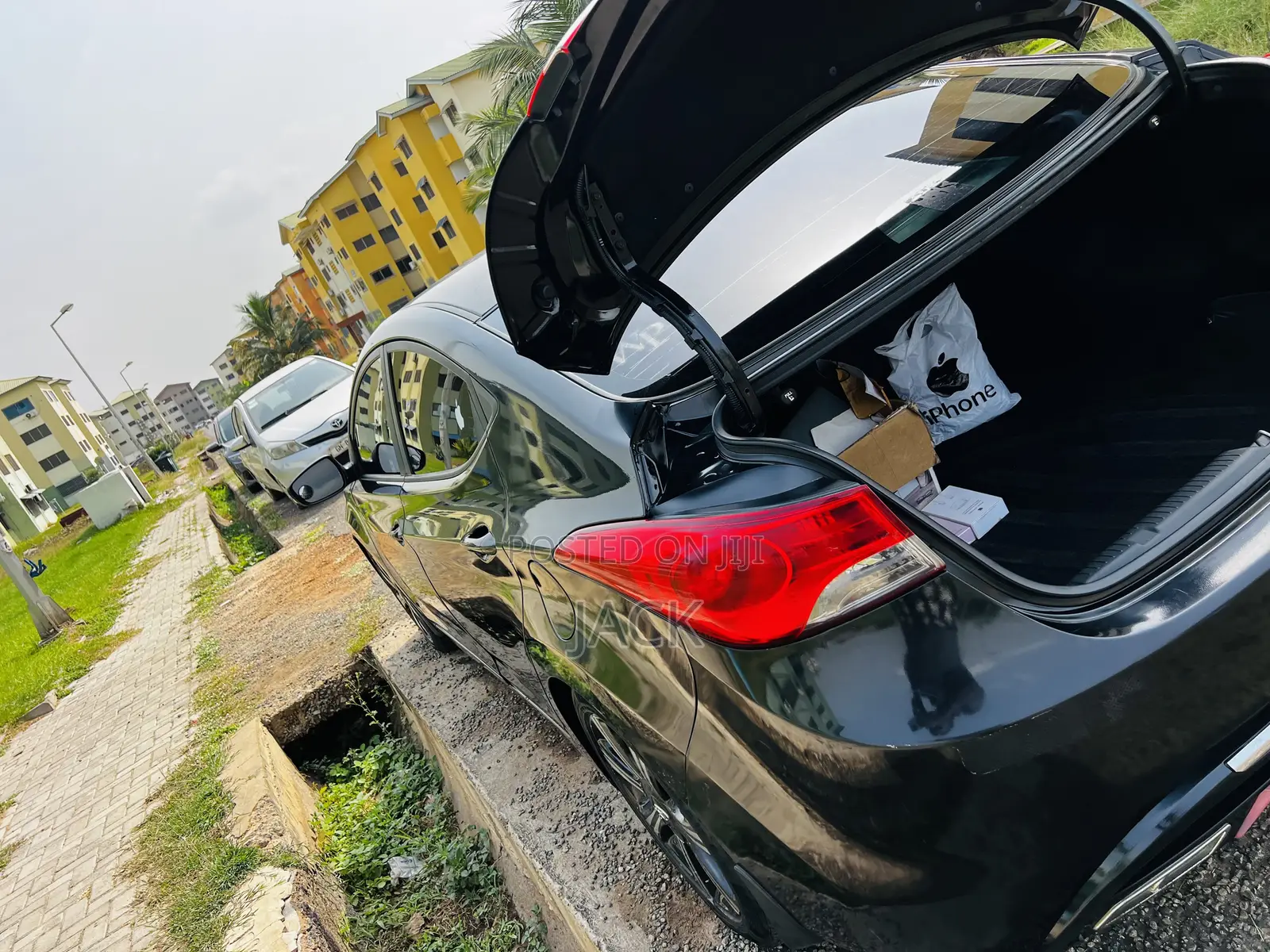 Hyundai Elantra Limited Sedan FWD (1.8L 4cyl 6A) 2013 Black