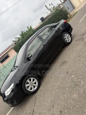 Toyota Corolla LE 4dr Sedan (1.8L 4cyl 4A) 2013 Black
