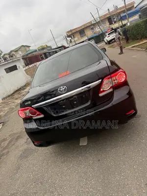 Toyota Corolla LE 4dr Sedan (1.8L 4cyl 4A) 2013 Black